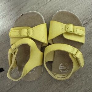 Wonder Nation Baby Girls Yellow Buckle Sandals